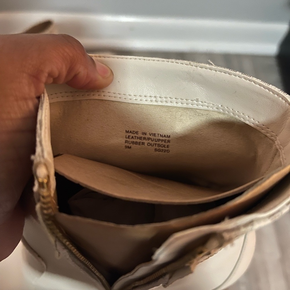 NWOB Michael Kors Cream Ankle Booties Size 9 - Picture 12 of 14